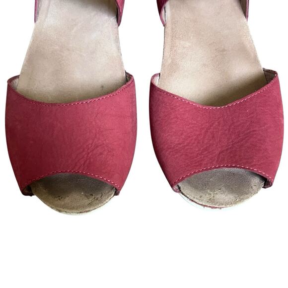 Dansko Vera Red Nubuck Leather Peep Toe Wedge Sandals 38 7.5-8 Comfort - Picture 3 of 12